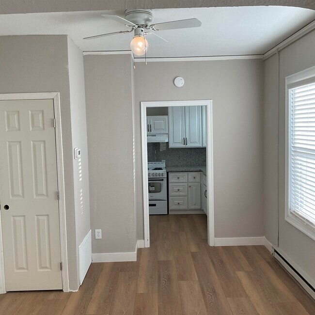 Photo - 618 W 7th St Unit 8