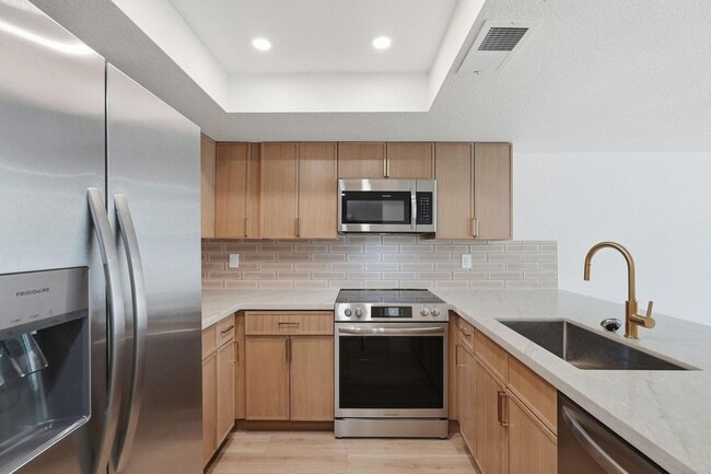 Building Photo - 122 S Hardy Dr