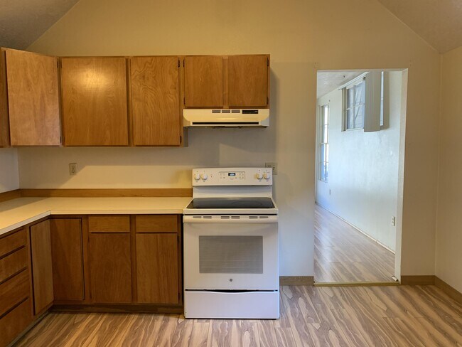 Photo - 44 S Nehalem St