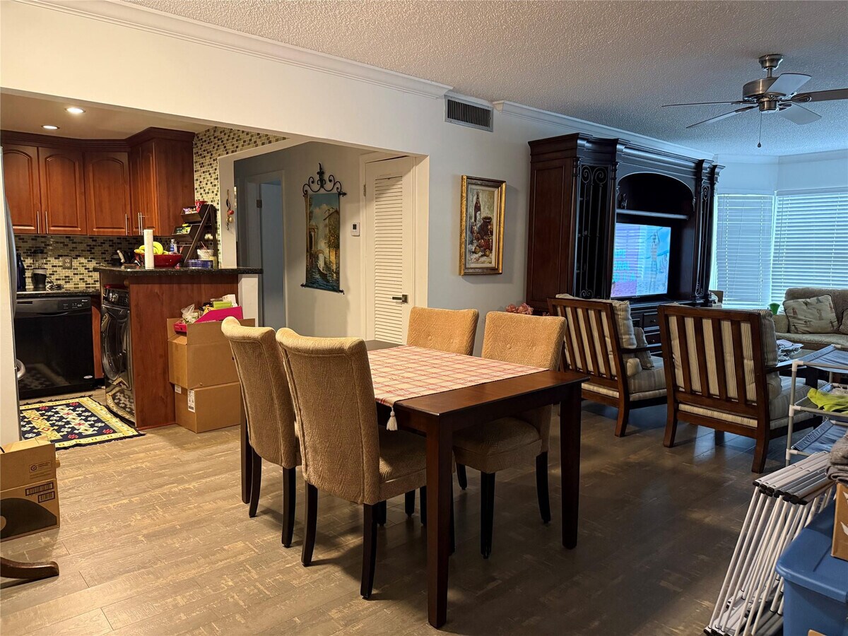 Photo - 2161 NE 68th St Unit 303