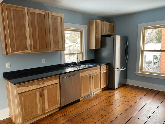 Photo - 91 College St Unit Apt 1