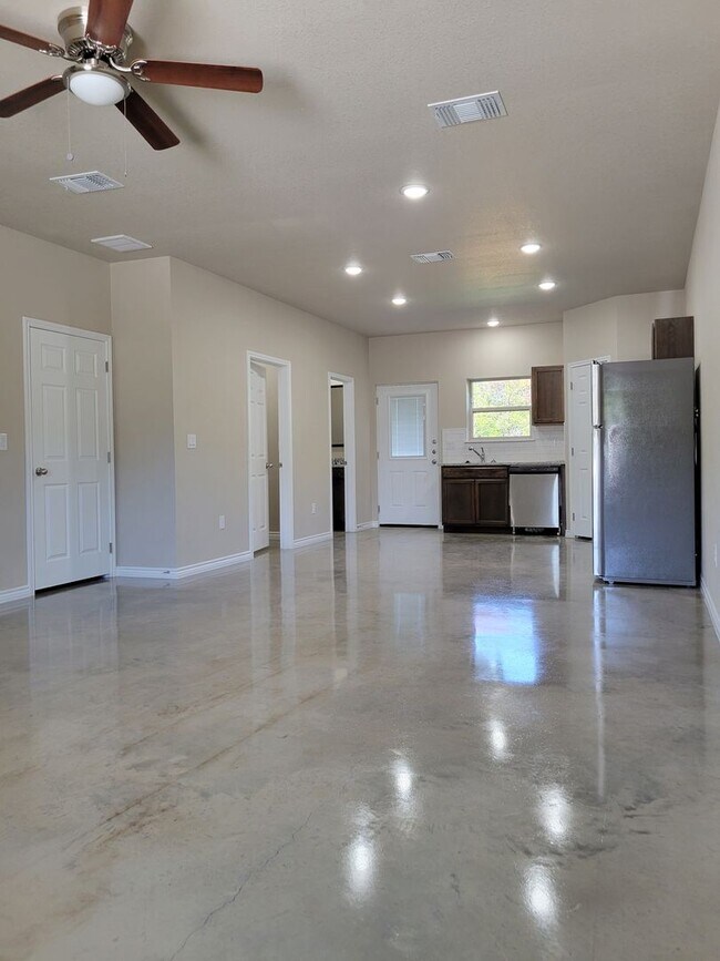 3909 Turner Ave Unit B - (W/D in unit)-SHOWABLE