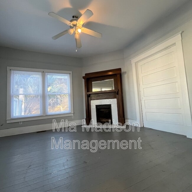 Photo - 607 W 44th St