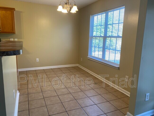 Photo - 150 Drewsbury Dr