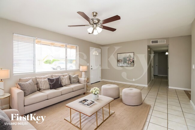Photo - 509 W 3rd Pl