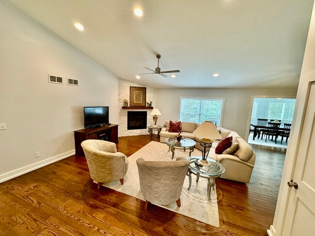 Photo - 628 Krpan Ct