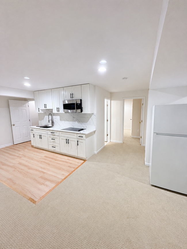 Building Photo - 7412 Pensacola Pl Unit Modern Spacious Basement