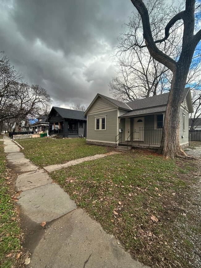 Building Photo - 2 Bedroom , 1 Bath  - Close to Old Town