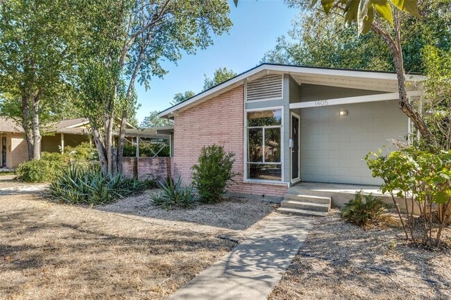 1405 Broadmoor Dr