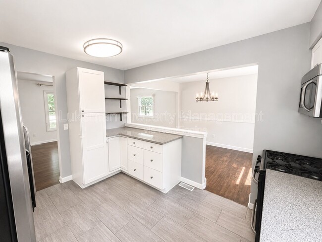 Photo - 6318 Avon St
