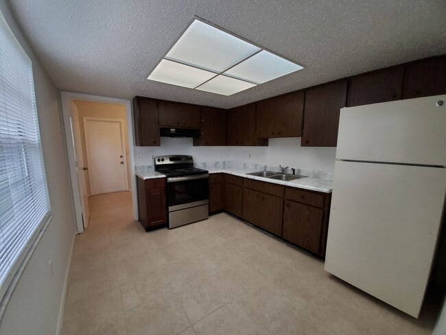 Photo - 3916 25th St W
