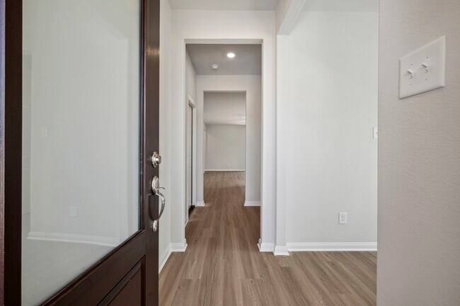 Photo - 335 Kingston Wy