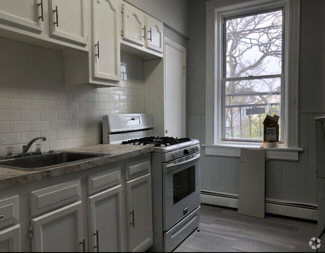 Building Photo - 85 E 25th St Rental