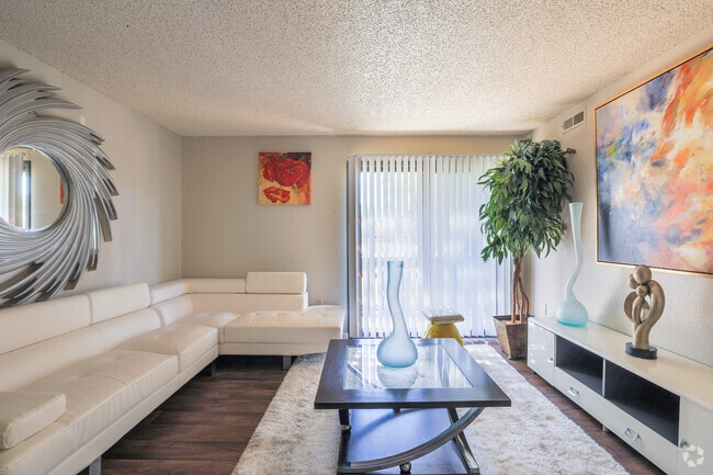 1BR, 1BA - 635SF - Village Park at Barclay Square