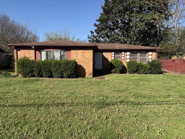 Photo - 3811 Lakeview Dr NW