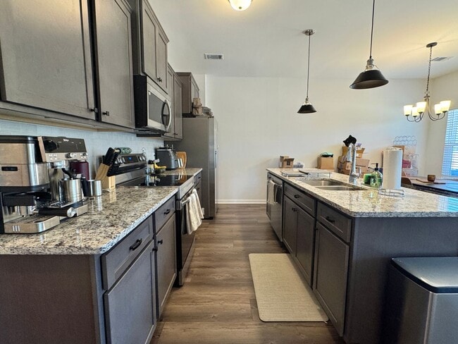 Photo - AVAILABLE NOVEMBER [PET FRIENDLY]