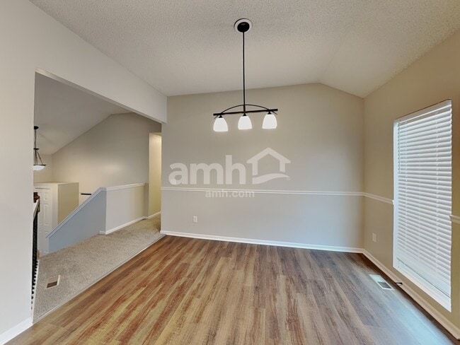 Photo - 643 E Apache St