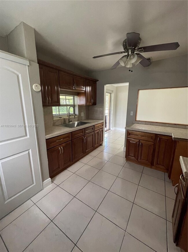 Photo - 145 NE 191st St