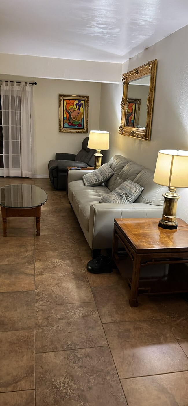 53 W Calle del Lago