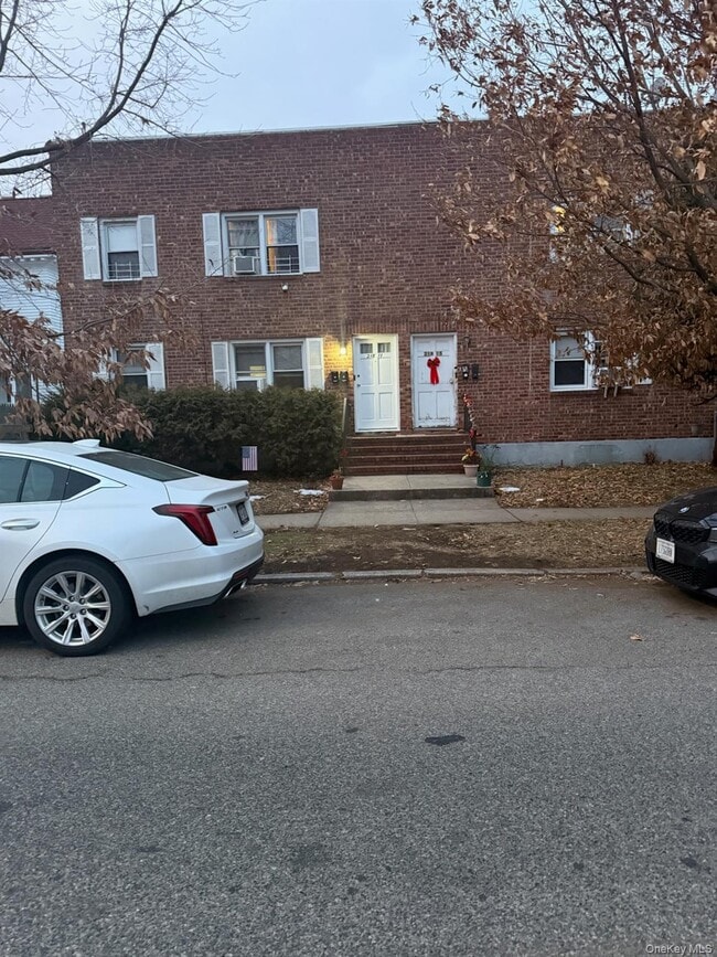 Building Photo - 218-11 94th Ave Unit 1