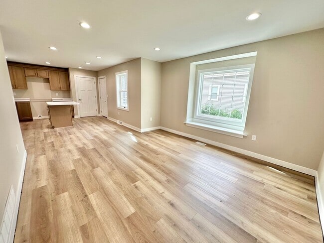 Building Photo - 1284/1284A N 68th Street Unit 1284