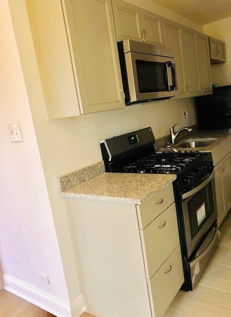 Photo - 5941 N Winthrop Ave Unit 2E