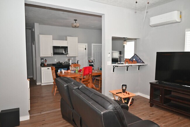 Photo - 1908 10th St Unit A