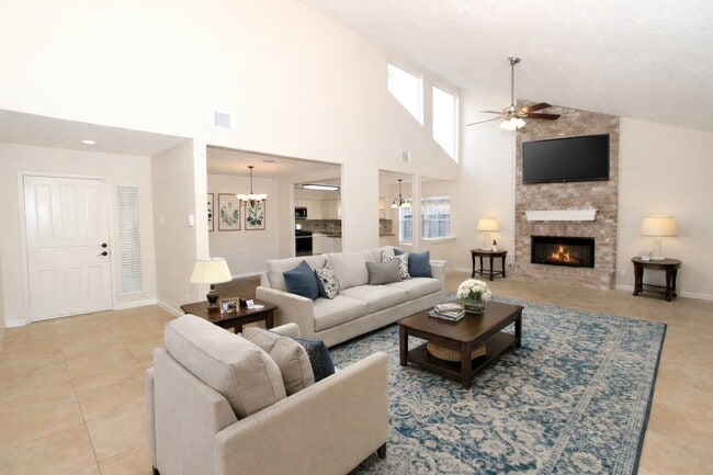 Building Photo - 2731 Colony Dr