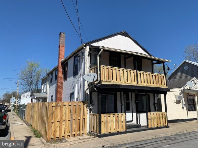 Building Photo - 224 Kern St