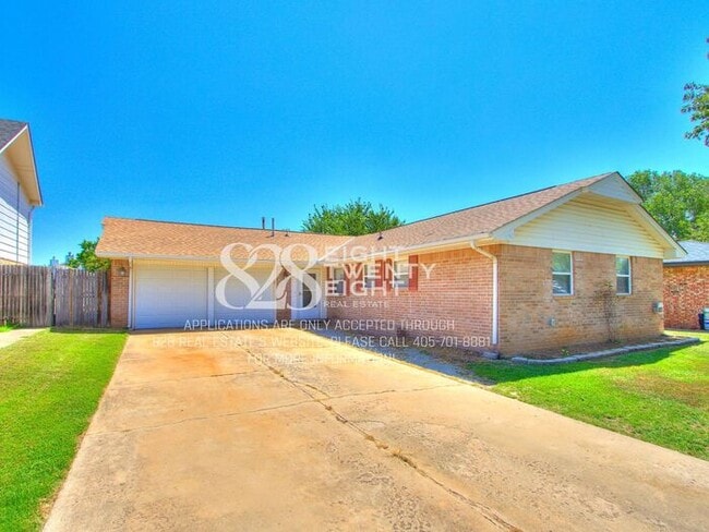 Building Photo - 5 Bedroom/2 Bath Single Family Home on a Q...