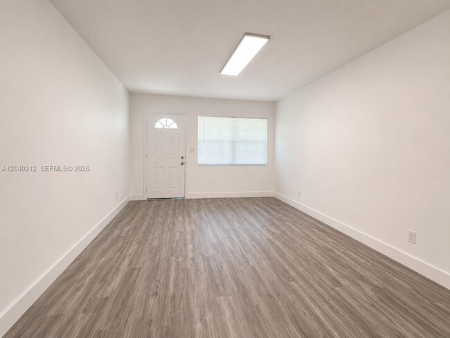 Photo - 730 SW 5th St Unit 1