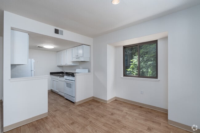 1BR, 1BA — 735SF - Kitchen