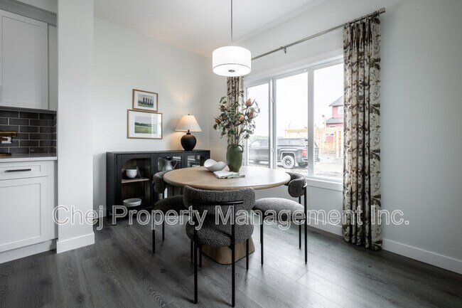 Photo - 2121-209a 209 St NW