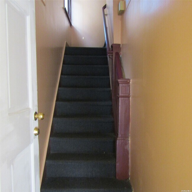 Photo - 89-55 211th St