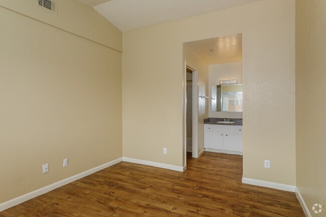 2HAB, 2BA - 820SF - The Edge