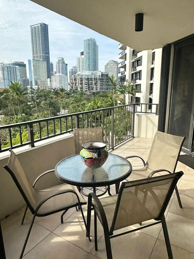 Photo - 520 Brickell Key Dr Unit 605