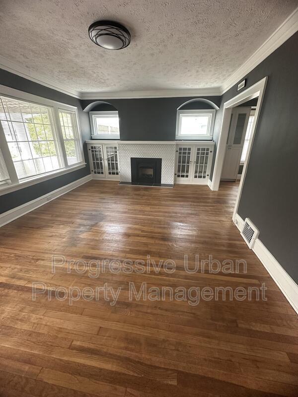 Photo - 1337 W 106th St