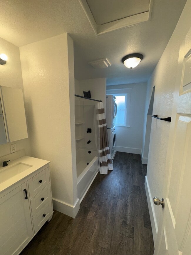 Photo - 1420 Okema St