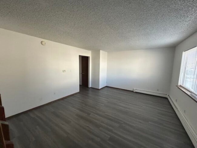 Building Photo - Cute Apartment!!!