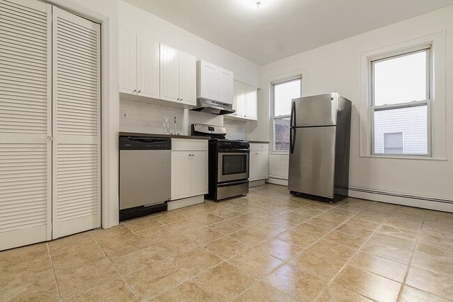 Building Photo - 412 2nd St