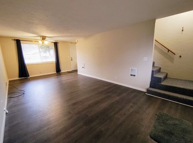 Photo - Nice Two Bedroom Duplex In Bethel Area Unit 2296