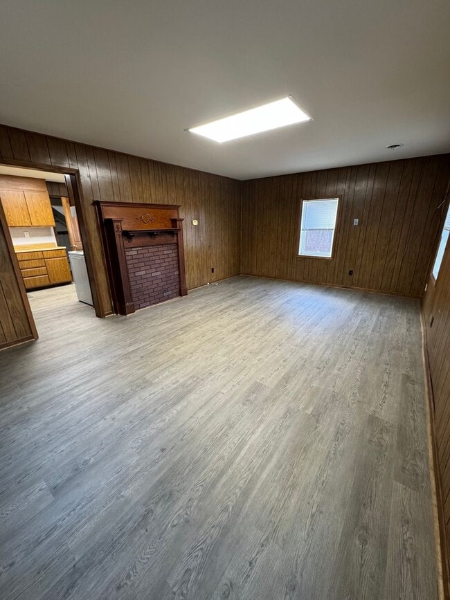 111/111.5-1115 S Oak St Unit 111 S. Oak St