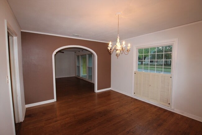 Photo - Available-Adorable Large 3 bedroom Home near Downtown!