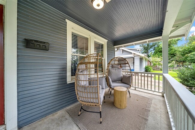 Photo - 725 Peddie St House