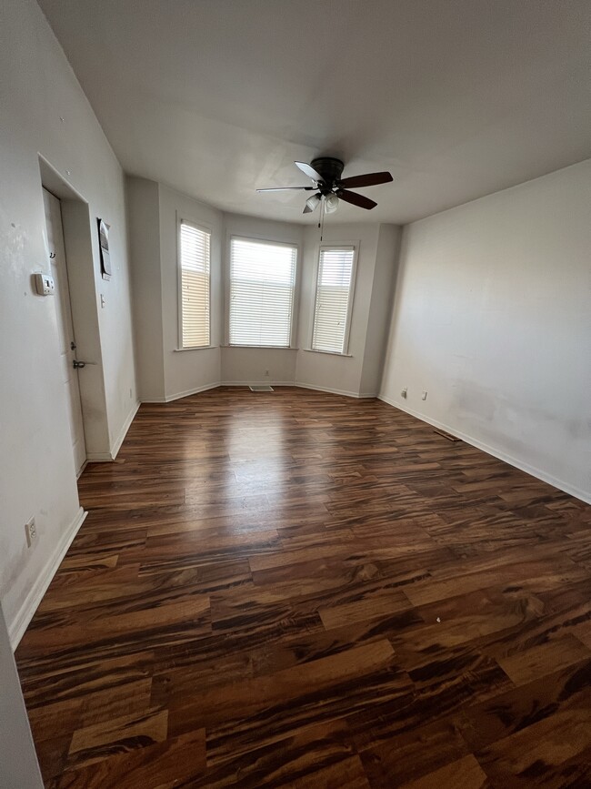 Open concept living room - 1862 Indianapolis Blvd Apartments Unit 1