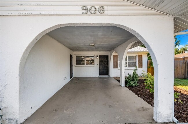 Photo - 906 66th Ave W
