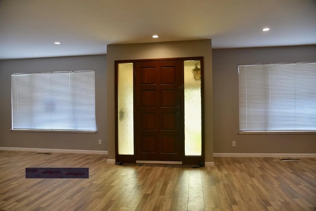 Photo - 1600 Main St