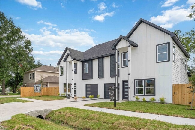 Photo - 5420 Lynnfield St