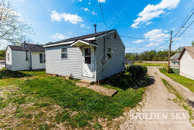 Photo - 119 E 1st St