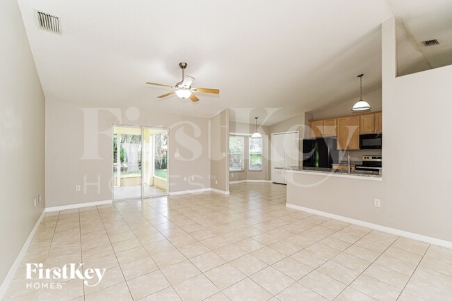 Photo - 766 Altara Ln NE